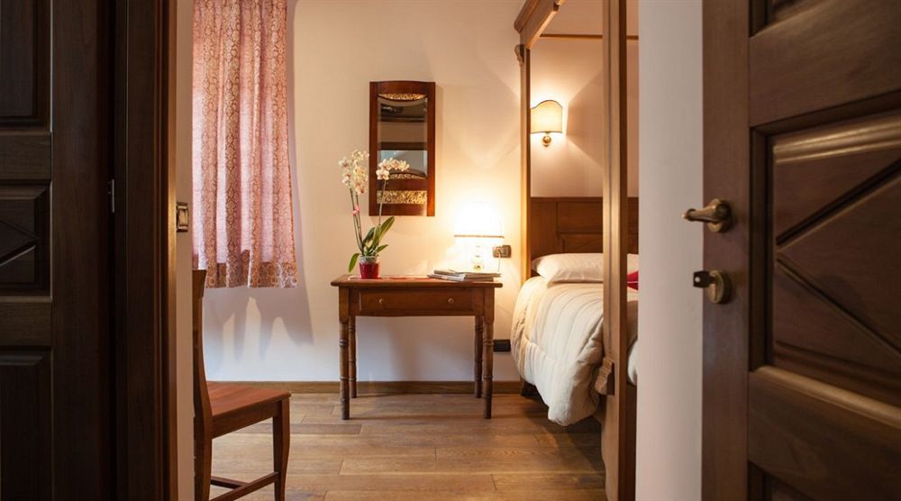 A' La Table Du Sommelier Chambres D Hotes & Restaurant Saint-Vincent Buitenkant foto